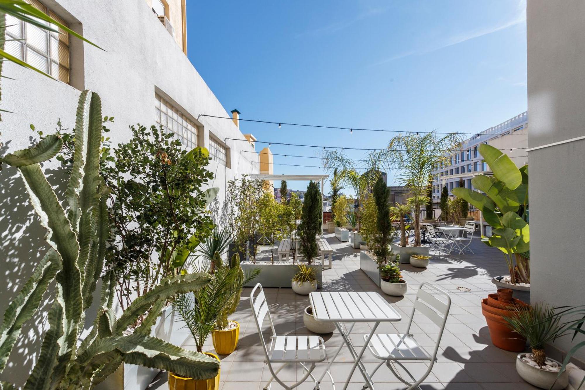 Red, Red Wine In Lisbon By Misha'S Place 3B ภายนอก รูปภาพ
